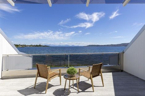 Photo of property in 2/227 Lake Terrace, Waipahihi, Taupo, 3330