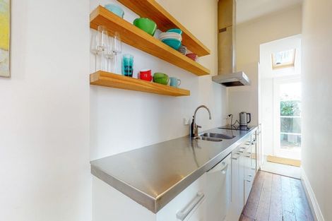 Photo of property in 11 Wright Street, Mount Cook, Wellington, 6021