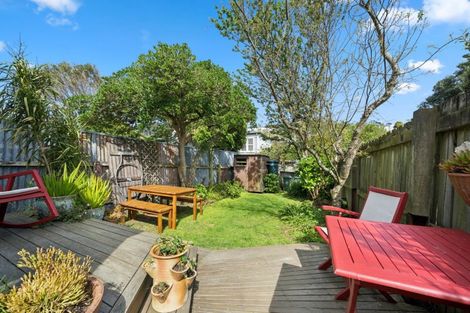 Photo of property in 160a Tasman Street, Mount Cook, Wellington, 6021