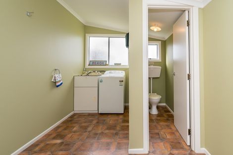 Photo of property in 8 Miro Street, Kaka Point, 9271