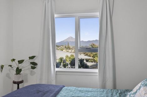 Photo of property in 15 Simons Street, Moturoa, New Plymouth, 4310