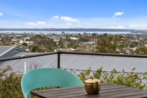 Photo of property in 8 Fairmount Road, Titirangi, Auckland, 0604