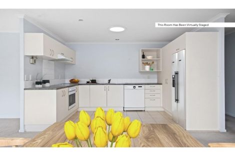 Photo of property in 2 Kathleen Reece Place, Waiuku, 2123