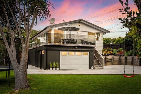 Photo of property in 84 Waitea Road, Muriwai, Waimauku, 0881