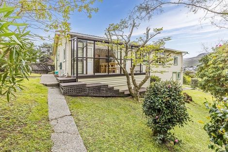 Photo of property in 16 Tawa Terrace, Tawa, Wellington, 5028