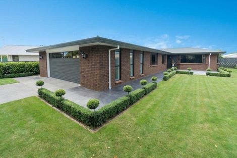 Photo of property in 74 Rata Street, Hawera, 4610