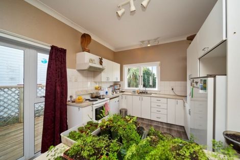 Photo of property in 48 Egmont Street, Hawera, 4610