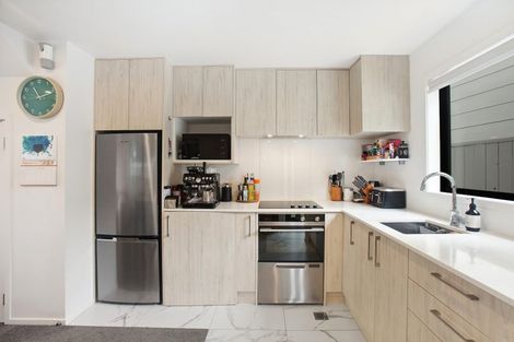 Photo of property in 6/2 Jadewynn Drive, Massey, Auckland, 0614