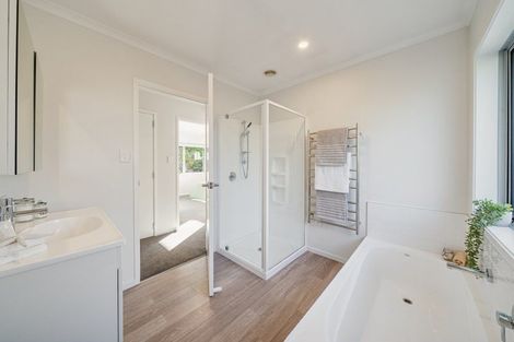 Photo of property in 92 Sunstone Crescent, Timberlea, Upper Hutt, 5018