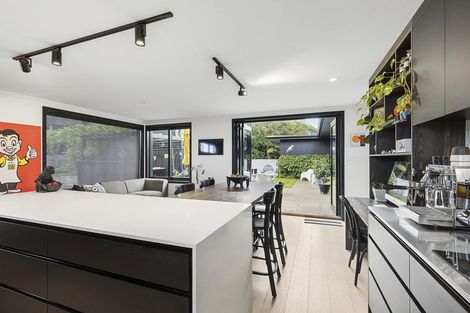 Photo of property in 14 Alexandra Road, Roseneath, Wellington, 6021