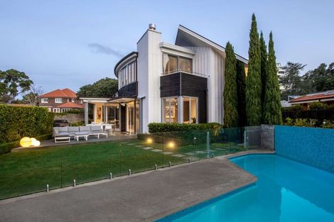 Photo of property in 33a Stanley Point Road, Stanley Point, Auckland, 0624