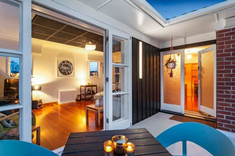 Photo of property in 8 Fairmount Road, Titirangi, Auckland, 0604