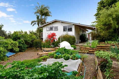 Photo of property in 92 Poaka Avenue, Dinsdale, Hamilton, 3204