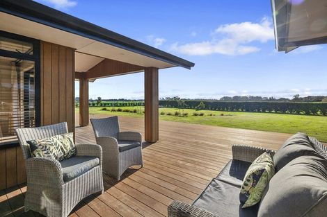 Photo of property in 132 Henwood Road, Paraite, New Plymouth, 4372