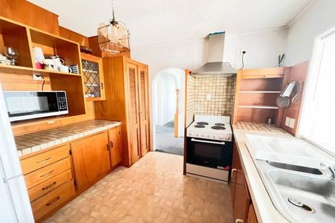 Photo of property in 10 Oxford Road, Manurewa, Auckland, 2102