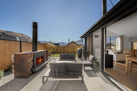 Photo of property in 32 Plough Street, Jacks Point, 9371