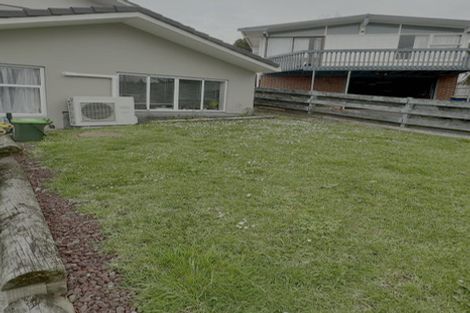Photo of property in 19 Castleford Street, Green Bay, Auckland, 0604