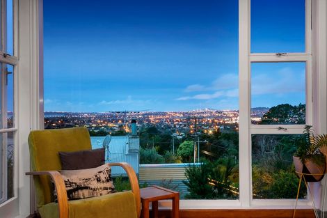 Photo of property in 8 Fairmount Road, Titirangi, Auckland, 0604