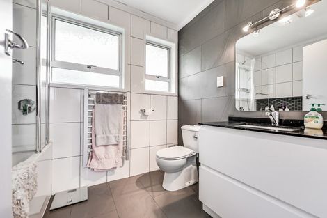 Photo of property in 21 Brookbank Place, Glenview, Hamilton, 3206