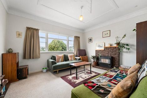 Photo of property in 76 Maupuia Road, Maupuia, Wellington, 6022