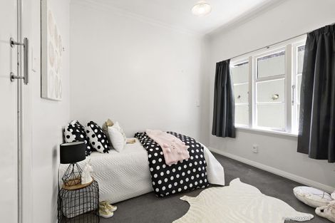 Photo of property in 122 The Parade, Island Bay, Wellington, 6023