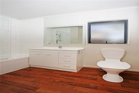 Photo of property in 19 Sabot Place, Massey, Auckland, 0614