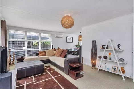 Photo of property in 20 Crosby Road, West Harbour, Auckland, 0618
