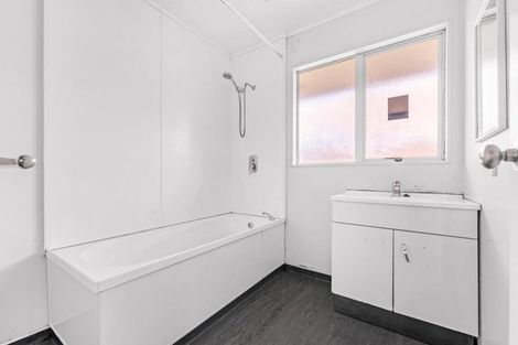 Photo of property in 17 Cretian Crescent, Henderson, Auckland, 0612