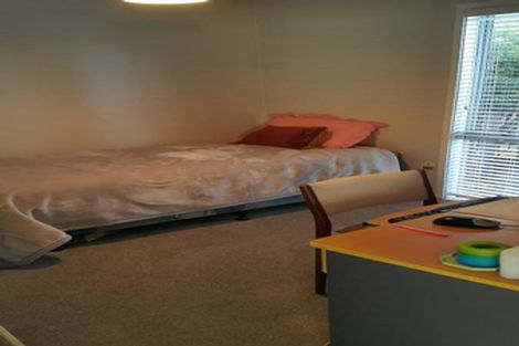 Photo of property in 2/16 Shanaway Rise, Hillcrest, Auckland, 0627