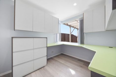 Photo of property in 10 Lupetti Rise, West Harbour, Auckland, 0618