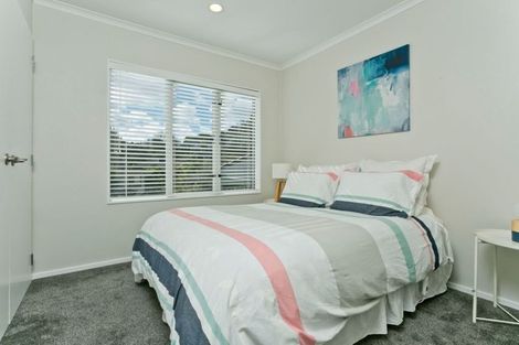 Photo of property in 98 Oaktree Avenue, Browns Bay, Auckland, 0630