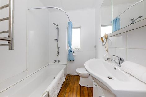 Photo of property in 18 Kayes Road, Pukekohe, 2120