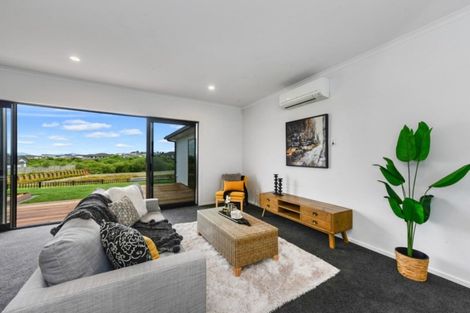 Photo of property in 1 Bosun Place, Te Atatu Peninsula, Auckland, 0610