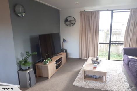 Photo of property in 1/9 Fathom Place, Te Atatu Peninsula, Auckland, 0610