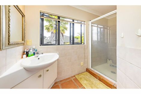 Photo of property in 13 Conacher Close, East Tamaki Heights, Auckland, 2016