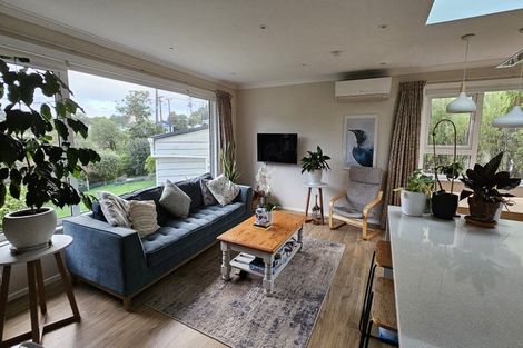 Photo of property in 28 Alwyn Place, Newlands, Wellington, 6037