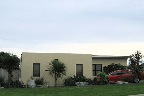 Photo of property in 18 Rifleman Lane, Paraparaumu Beach, Paraparaumu, 5032