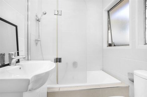 Photo of property in 14 Barnfield Place, Glendene, Auckland, 0602