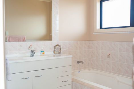 Photo of property in 87 George Melrose Drive, Te Awamutu, 3800