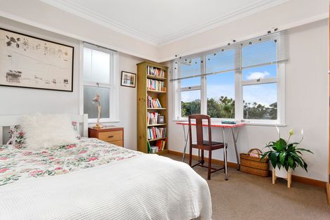 Photo of property in 8 Fairmount Road, Titirangi, Auckland, 0604