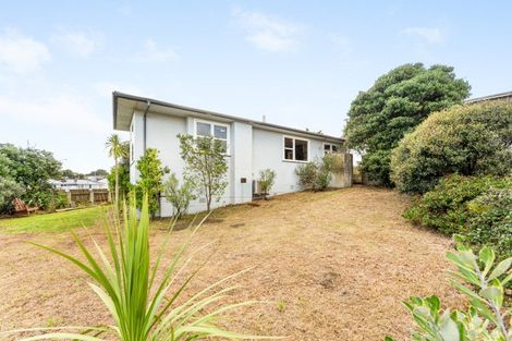 Photo of property in 6 Tainui Street, Castlecliff, Whanganui, 4501