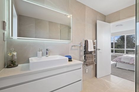 Photo of property in 538a Glenfield Road, Glenfield, Auckland, 0629