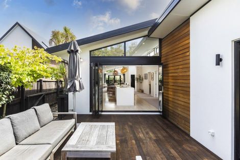 Photo of property in 136 Edgeware Road, St Albans, Christchurch, 8014