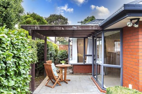 Photo of property in 129 Avonhead Road, Avonhead, Christchurch, 8042