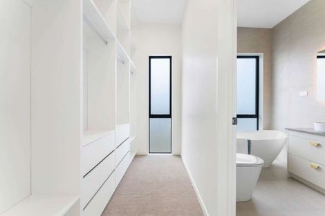 Photo of property in 16 Mcmenamin Place, Fairview Heights, Auckland, 0632