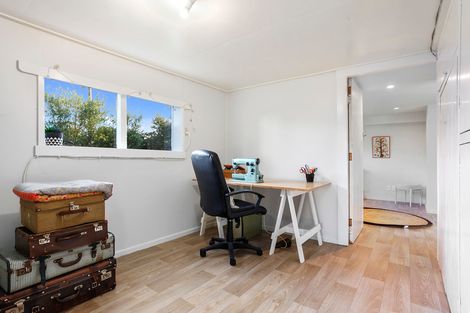 Photo of property in 8 Fairmount Road, Titirangi, Auckland, 0604