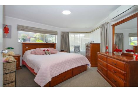 Photo of property in 272 Glamorgan Drive, Northcross, Auckland, 0630