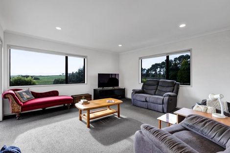 Photo of property in 3 Larlin Heights, Hawera, 4675