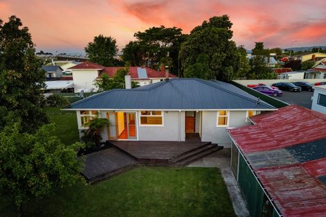 Photo of property in 4 Milson Line, Roslyn, Palmerston North, 4414