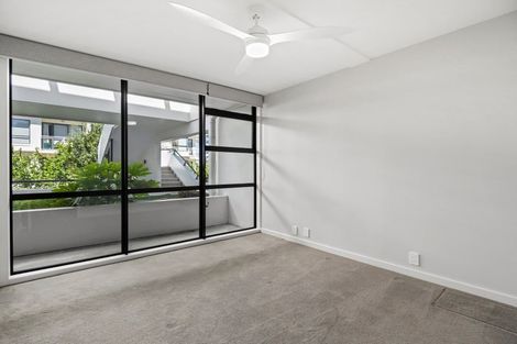 Photo of property in 3/10 Marine Parade, Mount Maunganui, 3116
